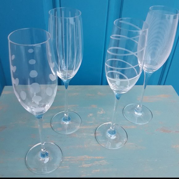 Toasting Glasses Set of 4 Etched Glass Flutes Mikasa Crystal Polka Dots Swirls - Picture 13 of 16